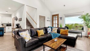 TV, offices - Book Labor Day | Hot Tub + Grill | Pet-Friendly! (Canyon Lake)