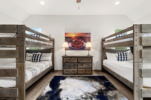 3 habitaciones, tabla de planchar con plancha, cuna de viaje y wifi 