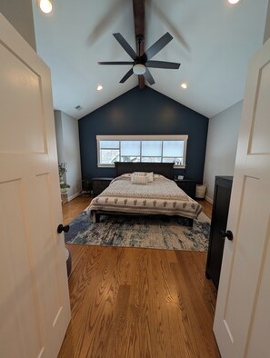 4 عدّة غرف نوم ومكواة/لوح كي وواي فاي مجانًا وملاءات أسرّة