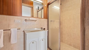 Dusche, Haartrockner, Handtücher