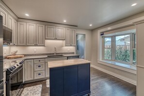 Fridge, microwave, oven, stovetop - Charming home in Downtown Salida on D st! Newly remodeled! (Salida)