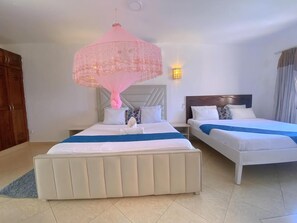 2 bedrooms, iron/ironing board, WiFi