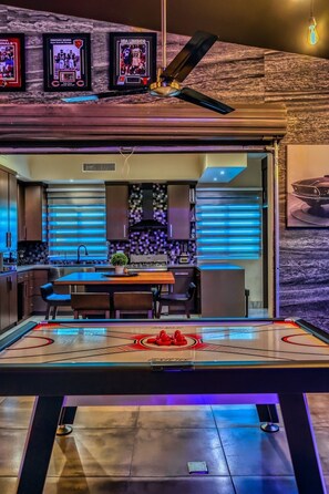 Games room - Unique “Family Cave” , Heated Pool on demand. (Puerto Peñasco)