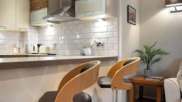 Køleskab, mikrobølgeovn, ovn, kogeplade