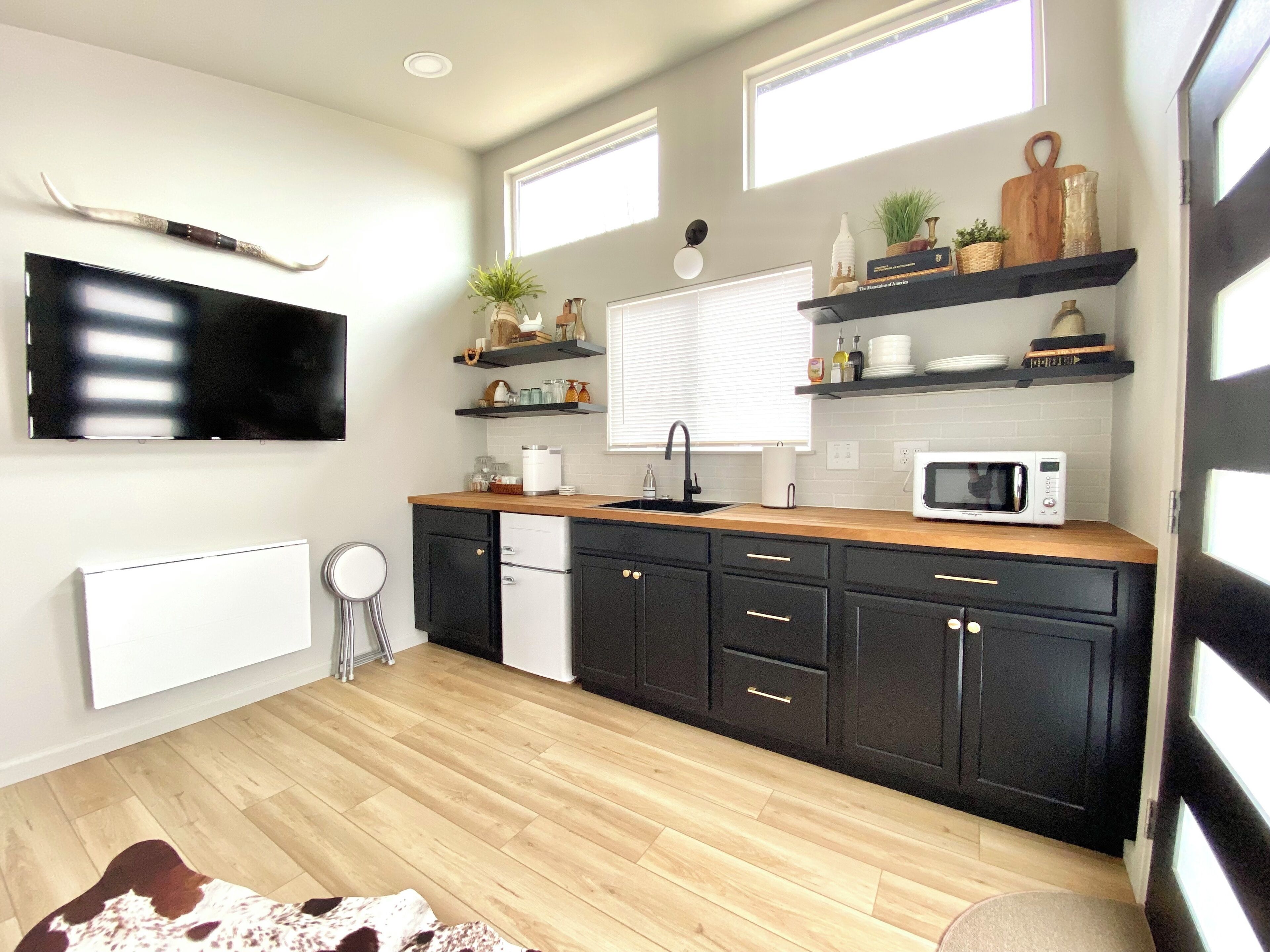 Fridge, microwave, coffee/tea maker, cookware/dishes/utensils