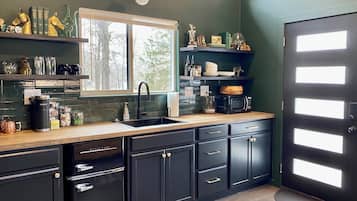 Coffee/tea maker, fridge, microwave, cookware/dishes/utensils