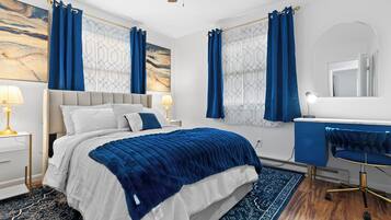 2 slaapkamers, een bureau, een strijkplank/strijkijzer, wifi