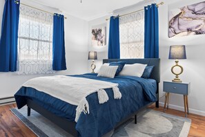 2 bedrooms, desk, iron/ironing board, WiFi