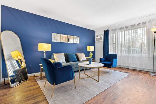 Cozy Modern Townhome in Unbeatable Chesterton Location