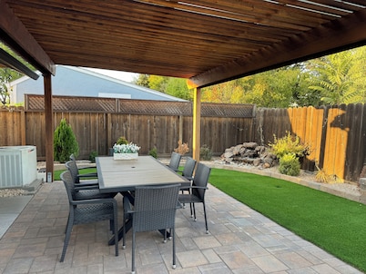 Spacious 4-bedroom house with pretty yard in downtown San Jose