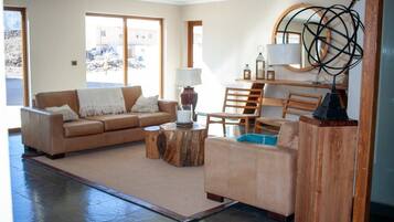 Télévision, chaîne hi-fi, espaces bureaux