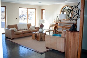 Fernseher, Stereoanlage, Arbeitsbereiche