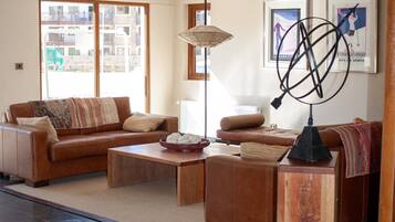 Télévision, chaîne hi-fi, espaces bureaux