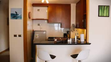 Refrigerador, microondas, horno y parrilla de estufa