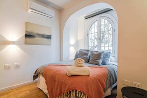 1 bedroom, desk, iron/ironing board, WiFi