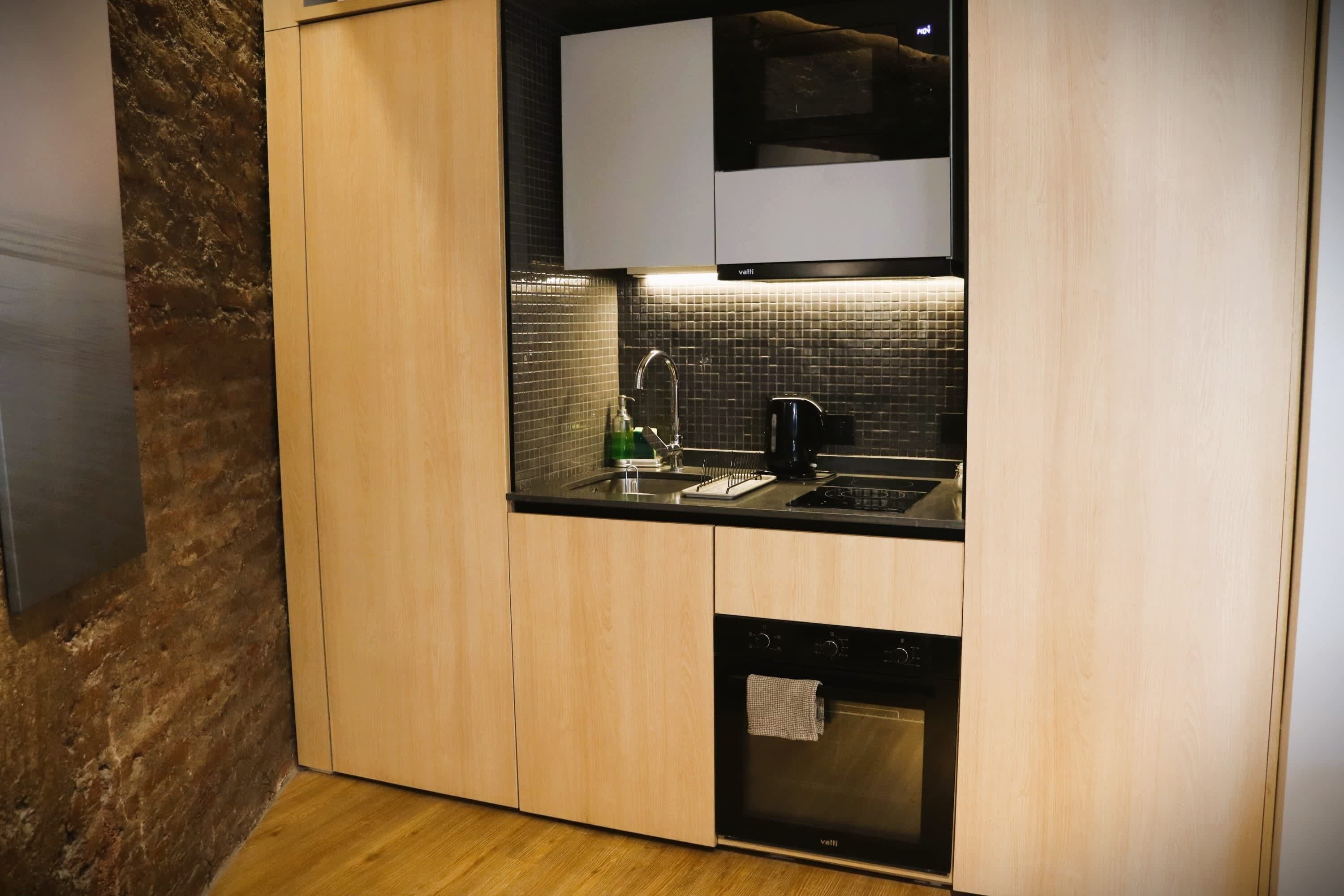 Refrigerador, microondas, horno, placa de cocina