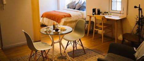 1 多间卧室、办公桌、熨斗/熨衣板、WiFi