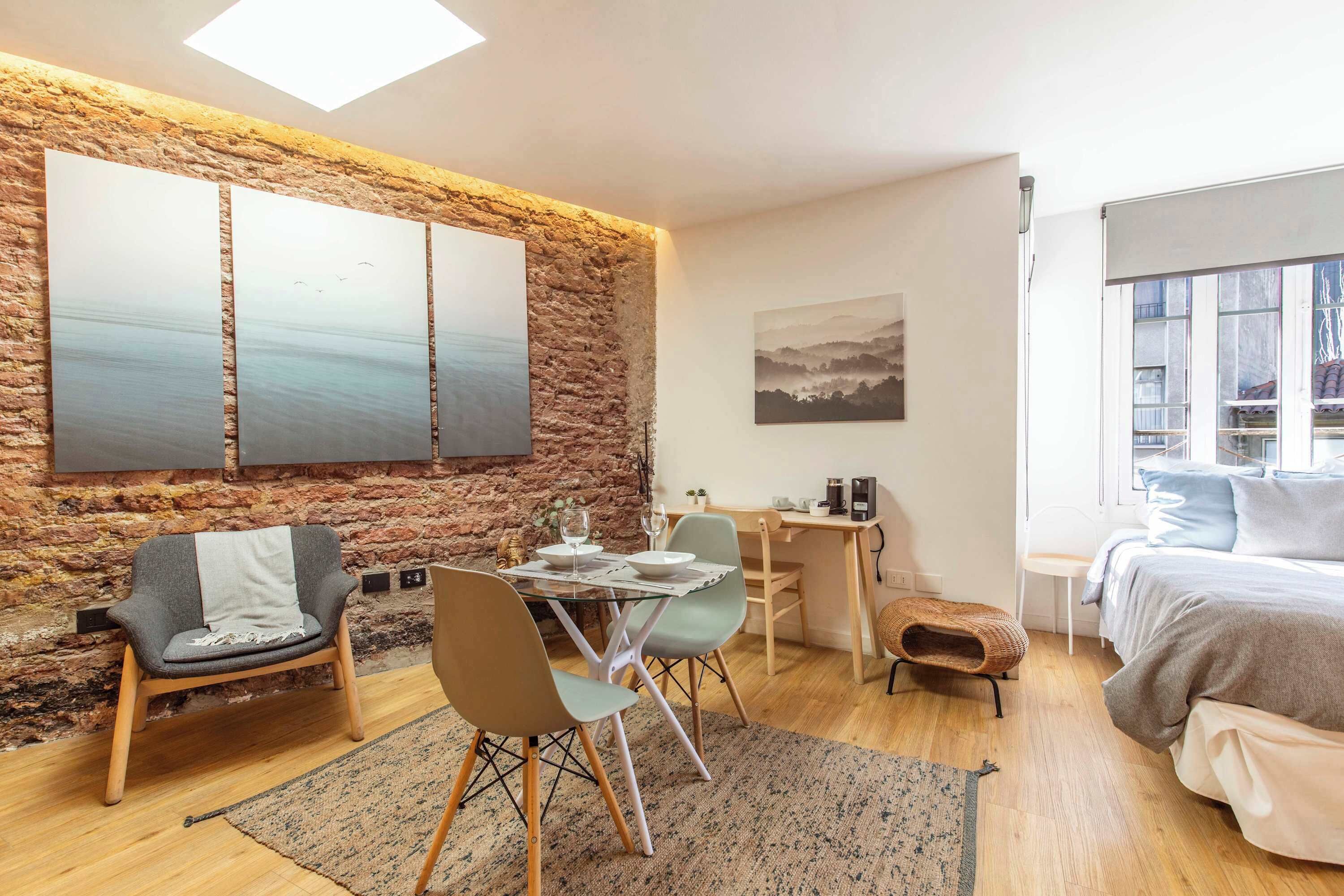 1 habitación, escritorio, tabla de planchar con plancha y wifi 