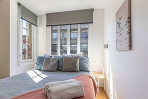 1 bedroom, desk, iron/ironing board, WiFi