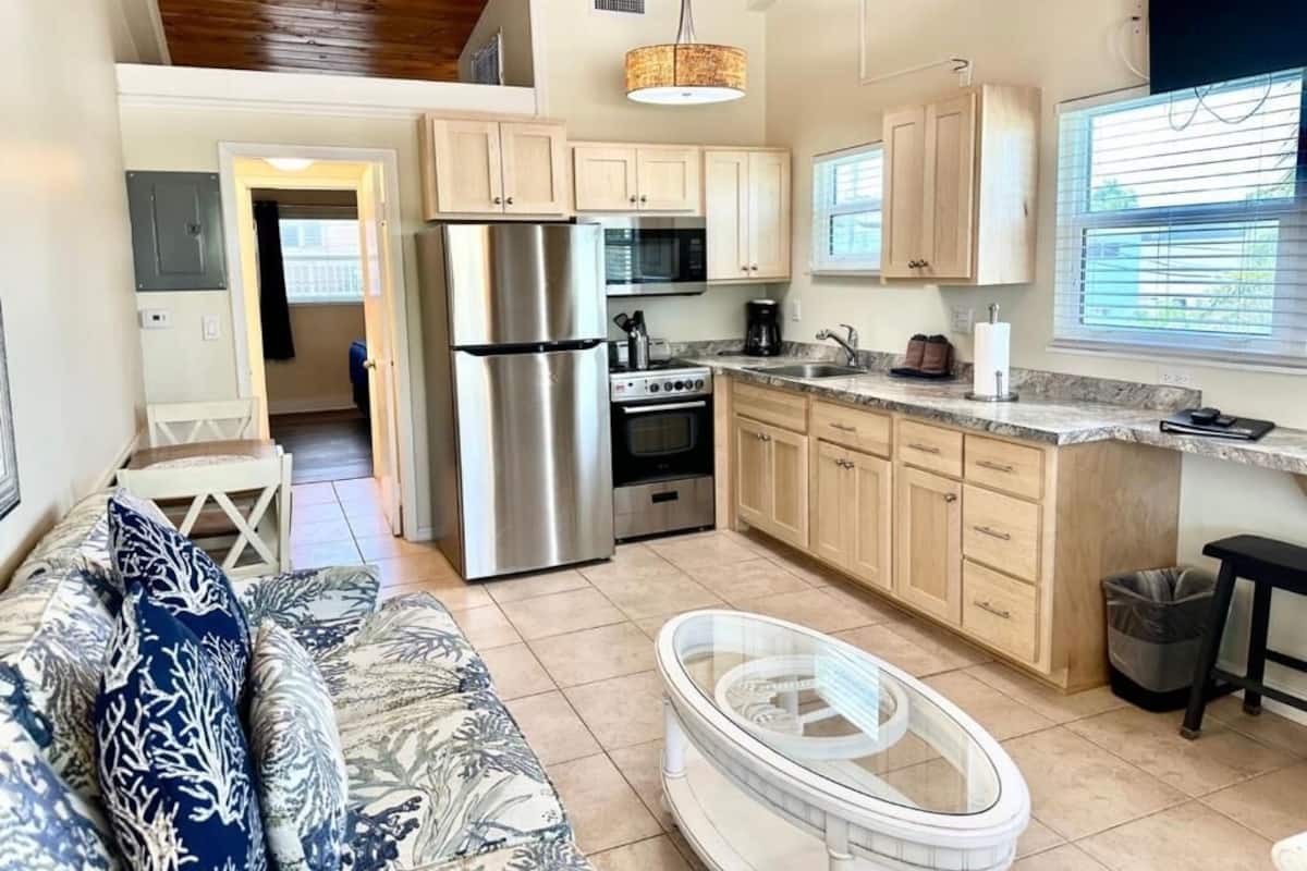 Deluxe Apartment, Sea View | Private kitchen | Full-sized fridge, microwave, oven, stovetop
