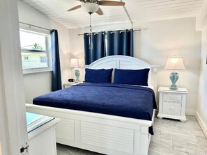 Blackout curtains, iron/ironing board, free WiFi, bed sheets - Matecumbe Resort (Islamorada)