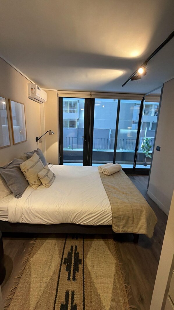 2 bedrooms, iron/ironing board, internet, bed sheets