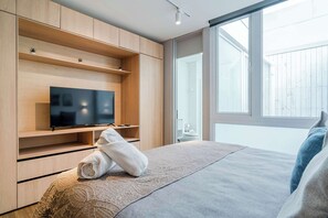 1 habitación, escritorio, tabla de planchar con plancha y wifi 