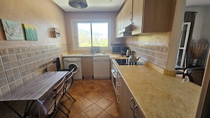 Fridge, microwave, stovetop, dishwasher