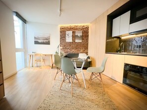 Téléviseur, bureau