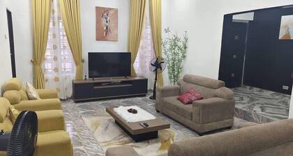 Charming 2-bedroom apartment in marvelous Yenagoa with WiFi, AC