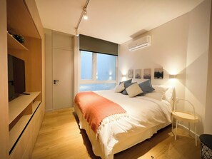 1 bedroom, desk, iron/ironing board, WiFi