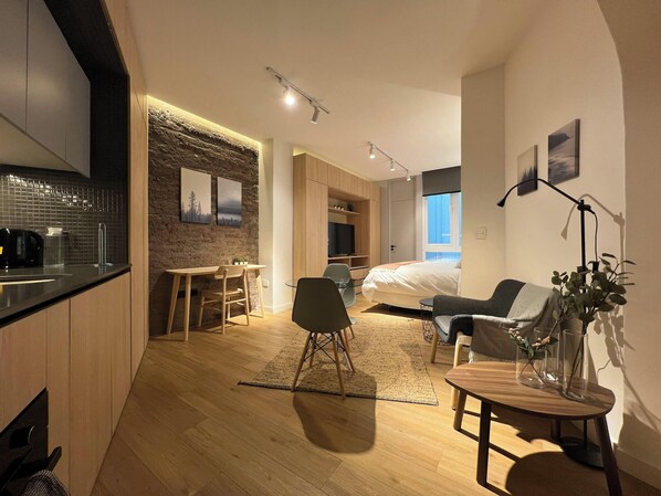 1 bedroom, desk, iron/ironing board, WiFi