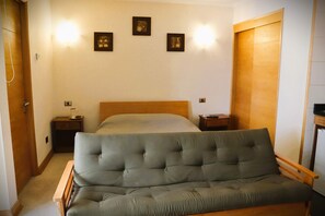 1 camera, ferro/asse da stiro, Wi-Fi, lenzuola