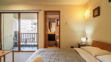 1 habitación, tabla de planchar con plancha, wifi y ropa de cama