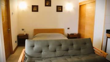 1 bedroom, iron/ironing board, WiFi, bed sheets