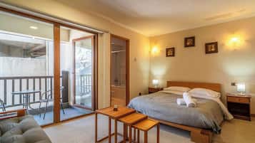 1 dormitorio, tabla de planchar con plancha, wifi y ropa de cama