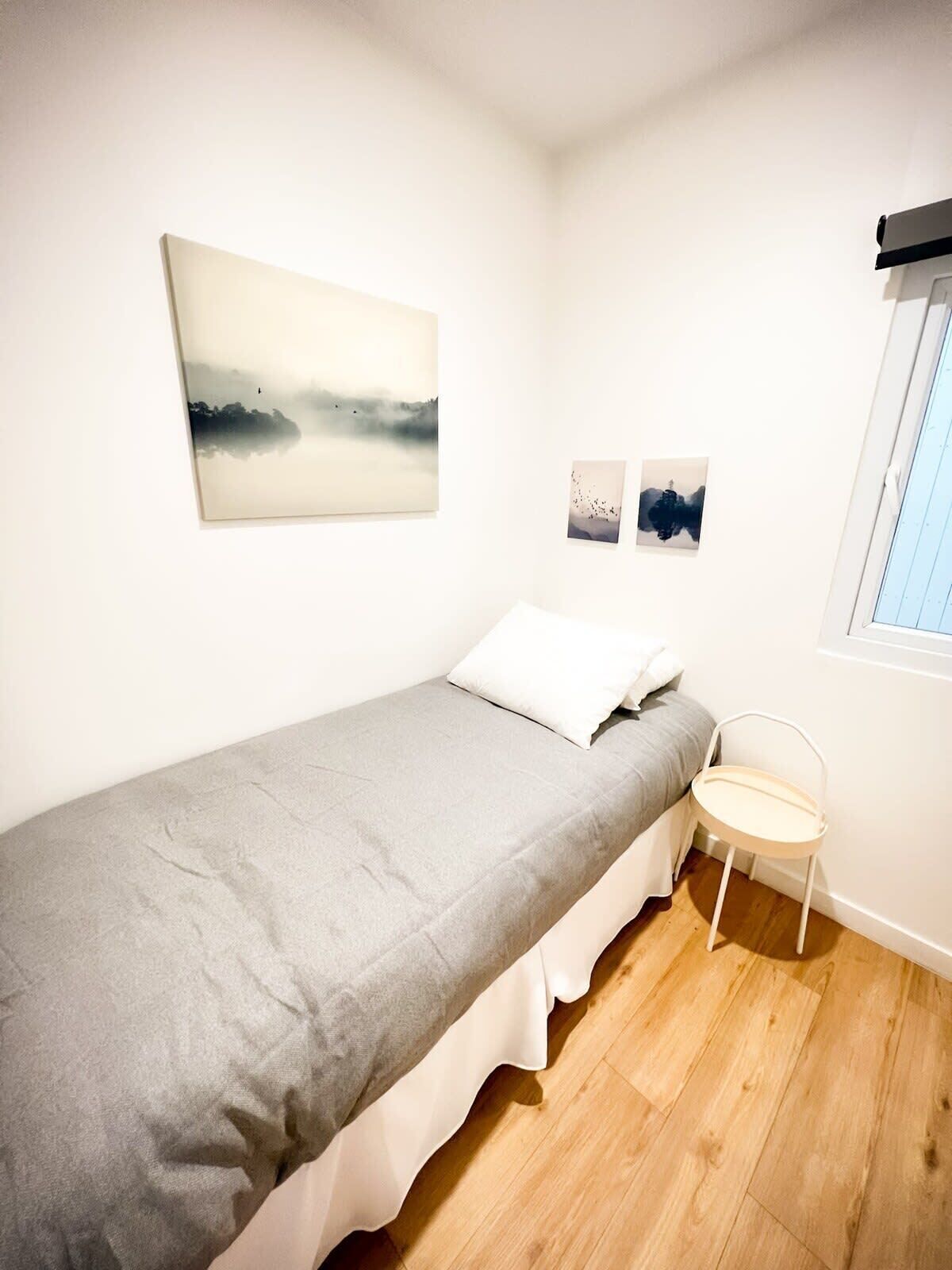 2 bedrooms, desk, iron/ironing board, WiFi