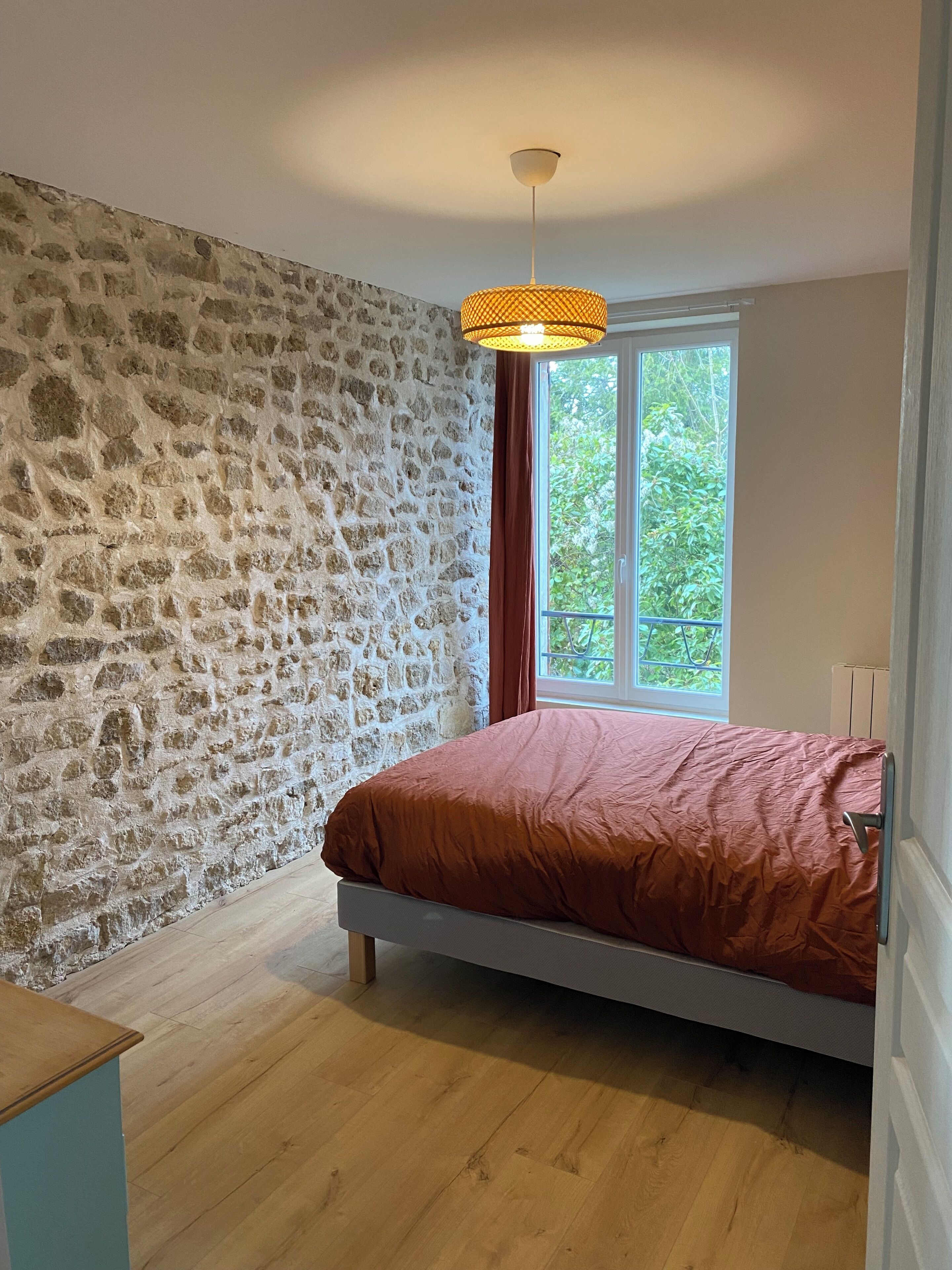 3 dormitoris, escriptori i planxa i posts de planxar 