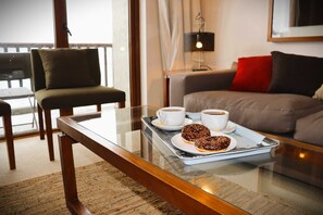 TV, offices - HOM | Depto ValleNevado 2D2B Vista a la Cordillera (Lo Barnechea)