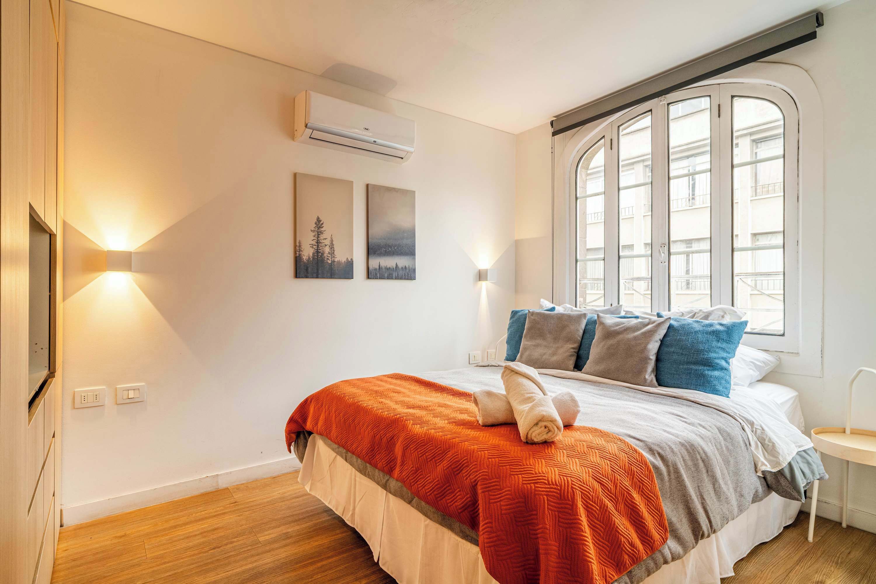1 habitación, escritorio, tabla de planchar con plancha y wifi 