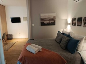 1 bedroom, desk, iron/ironing board, WiFi