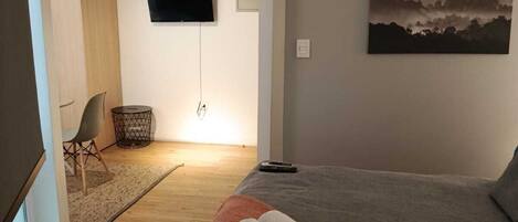 1 chambre, bureau, fer et planche à repasser, Wi-Fi