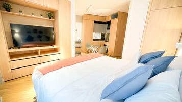 2 makuuhuonetta, työpöytä, silitysrauta/-lauta, Wi-Fi