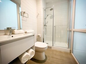 Shower, hair dryer, towels, shampoo