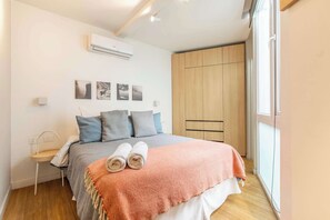 1 habitación, tabla de planchar con plancha, wifi y ropa de cama 
