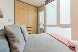 1 habitación, tabla de planchar con plancha, wifi y ropa de cama 