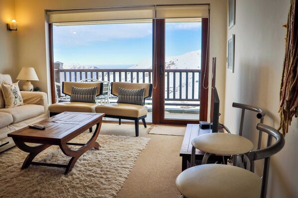 TV, DVD player, stereo, offices