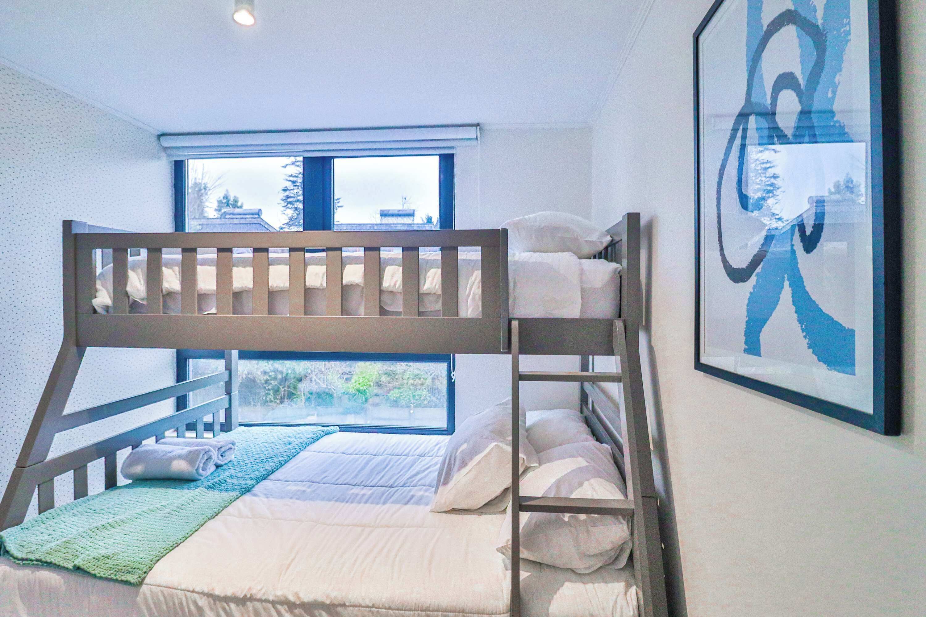 2 chambres, fer et planche à repasser, Wi-Fi, draps fournis