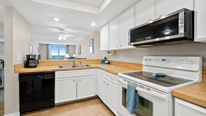 Coffee/tea maker, fridge, microwave, oven - Oceanfront 2BR Condo with Stunning Ocean Views and Beach Access, 505 (Indian Harbour Beach)