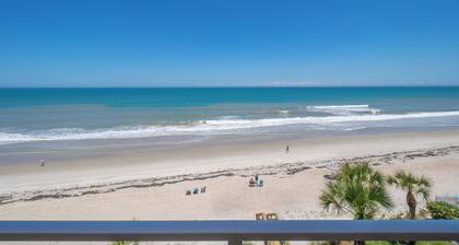 Stunning Oceanfront 2BR/2BA Condo with Breathtaking Views and Beach Access!